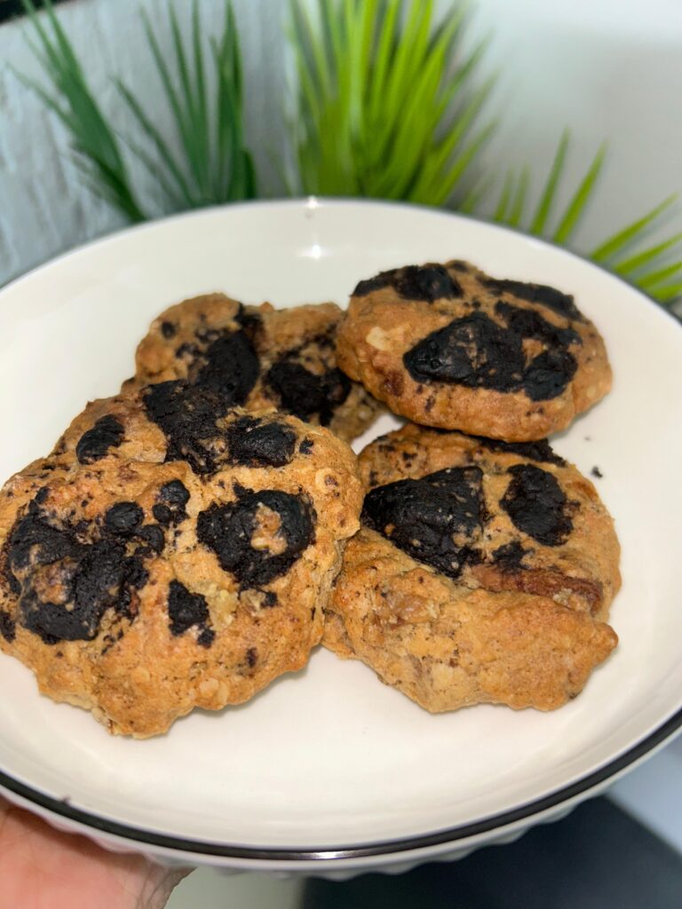 30-Minute Irresistible Oatmeal Chocolate Chip Cookies for Any Craving!