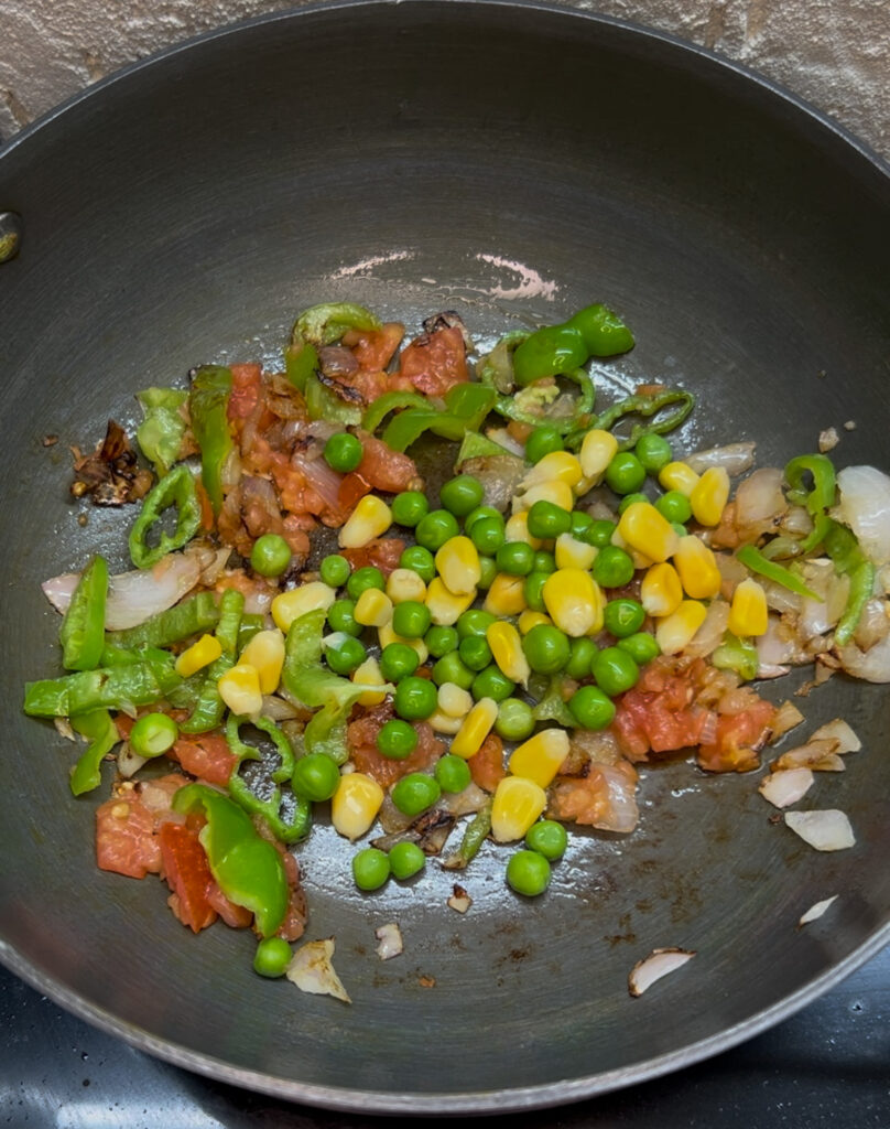 Quick stir-fried vegetable noodles with carrots, bell peppers, and cabbage