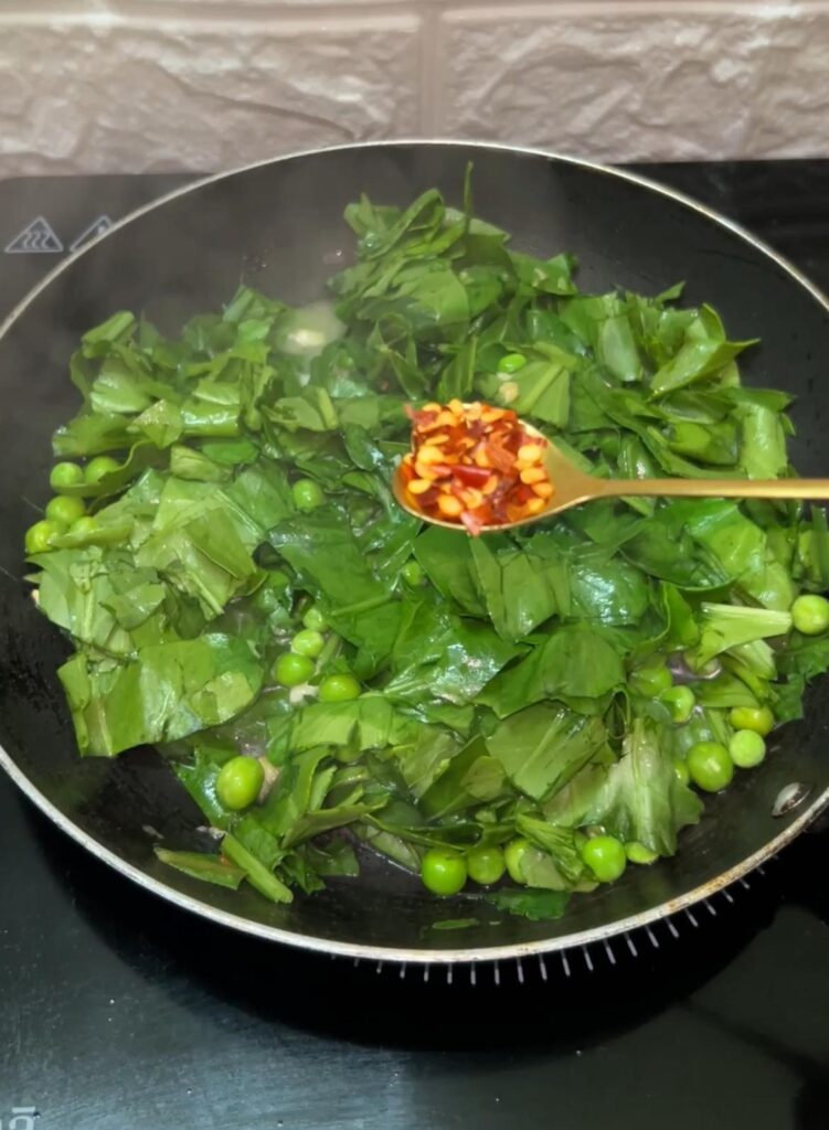 Golden toast layered with creamy spinach mixture