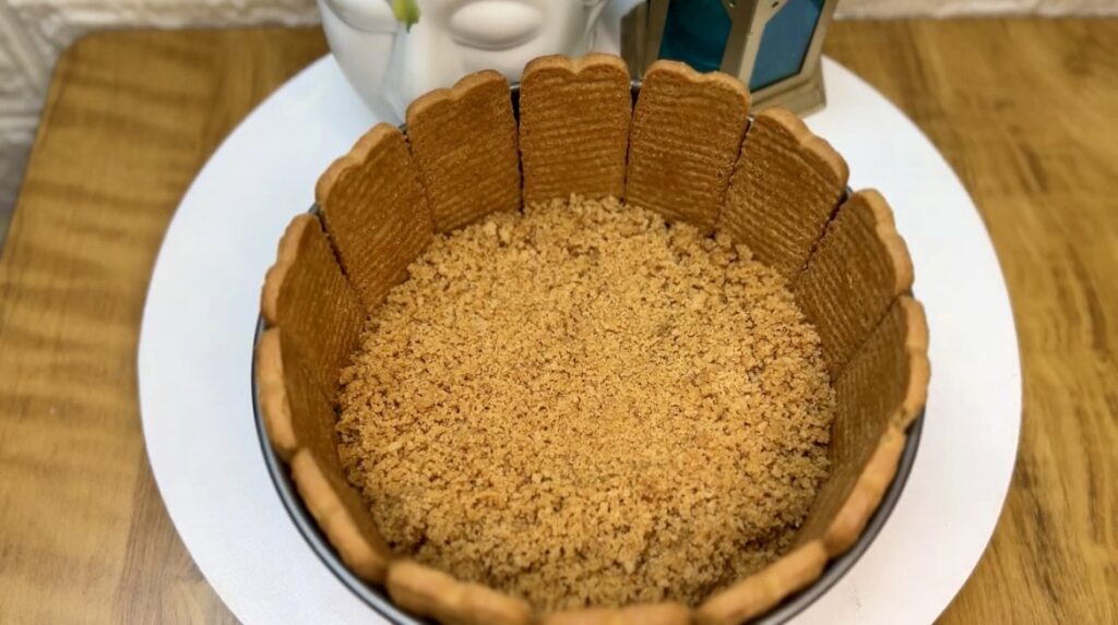 Easy no-bake cheesecake recipe with graham cracker crust