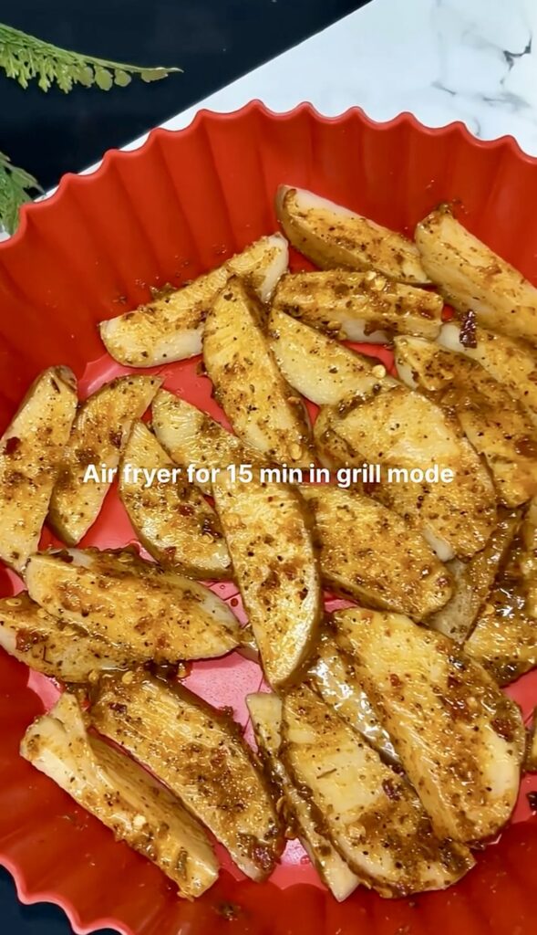 Delicious potato wedges recipe with spicy dip