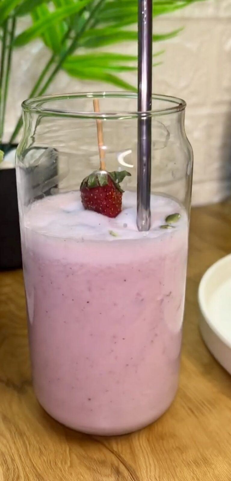 Strawberry Smoothie – A Creamy, Nutritious, and Refreshing Drink