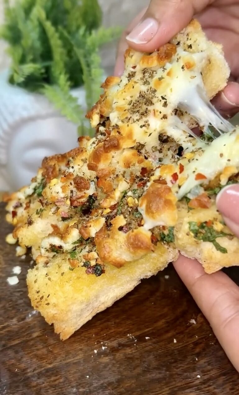 Homemade Garlic Bread – Easy, Cheesy & Irresistible