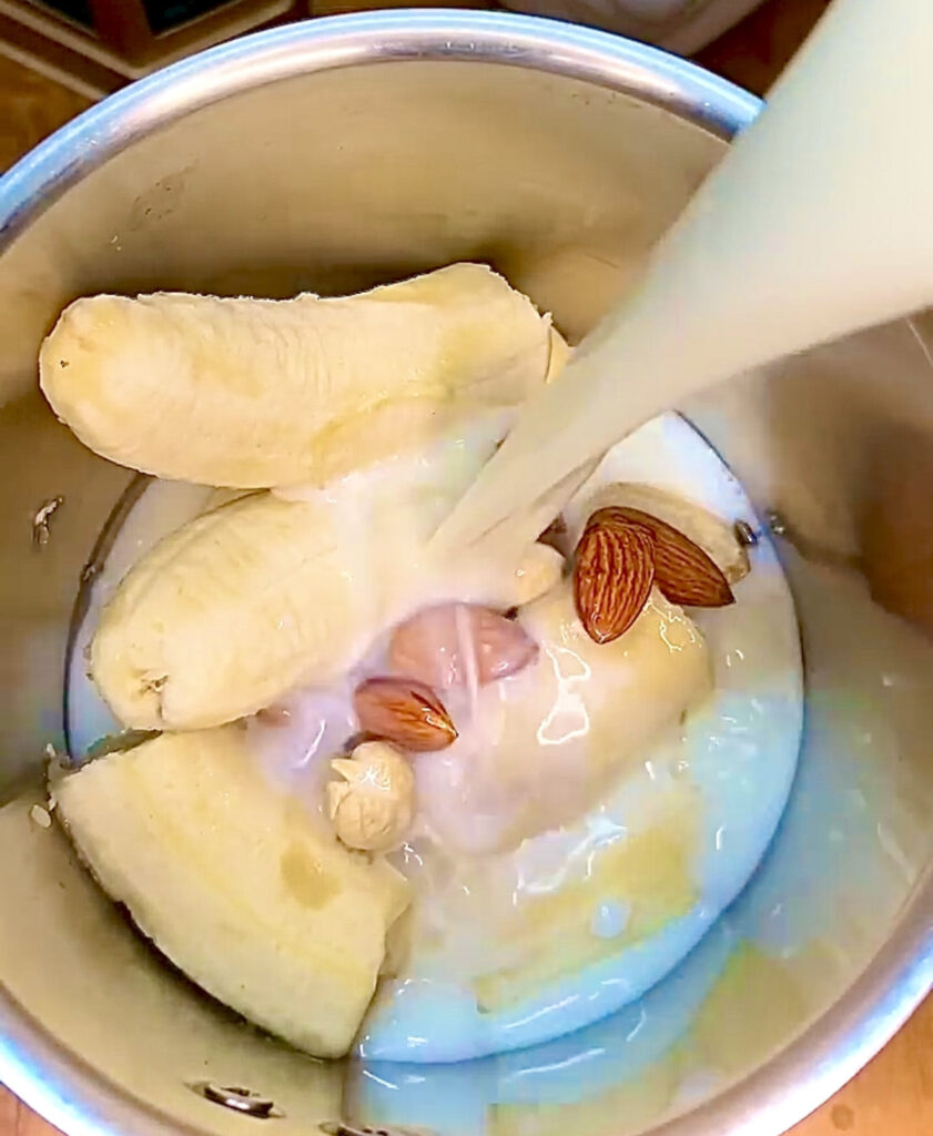 Easy banana milkshake recipe with fresh bananas and milk
