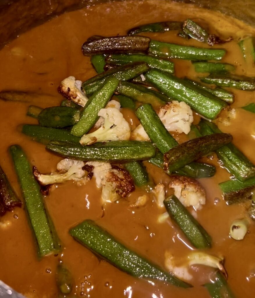 Easy vegan curry with chickpeas and spinach