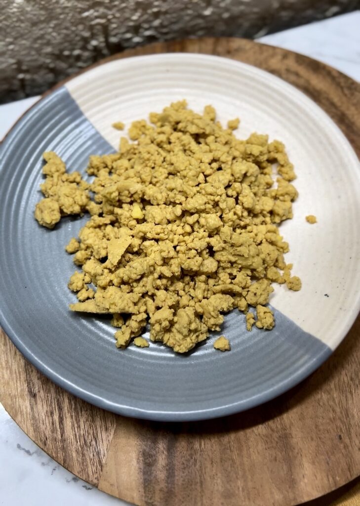 Freshly prepared besan ladoo with cardamom flavoring